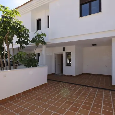 Stunning Modern Townhouse In Riviera Del Sol شقة مالقة